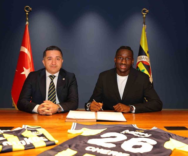 Fenerbahçe, 19 yaşındaki santrfor Sidiki Cherif'i satın alma opsiyonuyla kiraladı