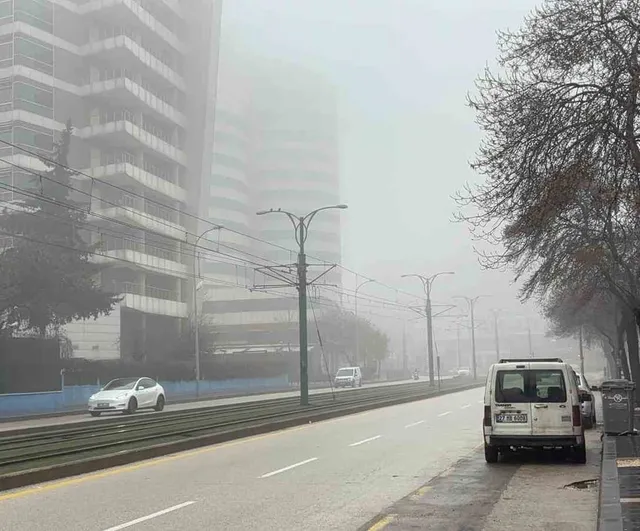 Gaziantep'te 3 gündür süren sis ve yağış görüşü yer yer 50 metreye düşürdü