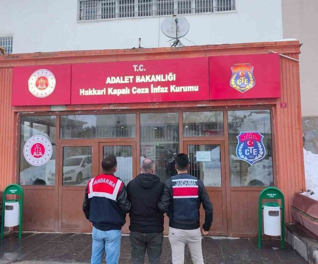 Hakkari'de 13 yıl 9 ay 24 gün kesinleşmiş cezası bulunan M.Ö. yakalandı