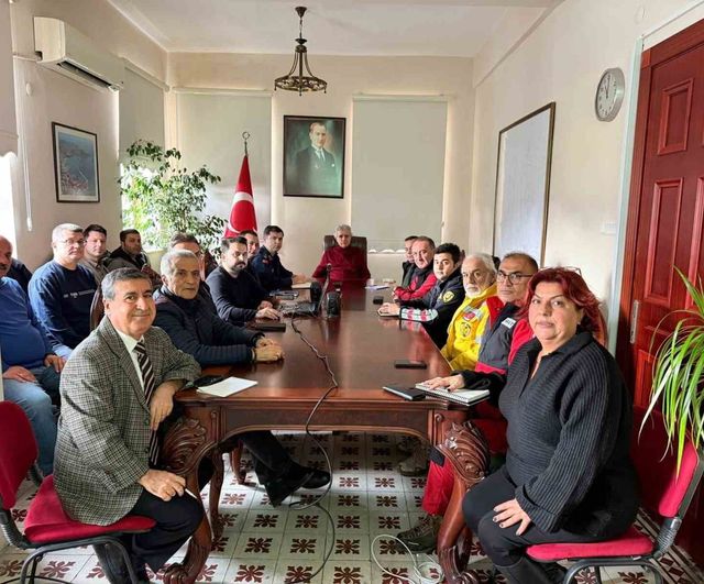 Kuşadası’nda kuvvetli yağış uyarısına karşı kapsamlı hazırlık: Kaymakamlık koordinasyonunda önlemler artırıldı