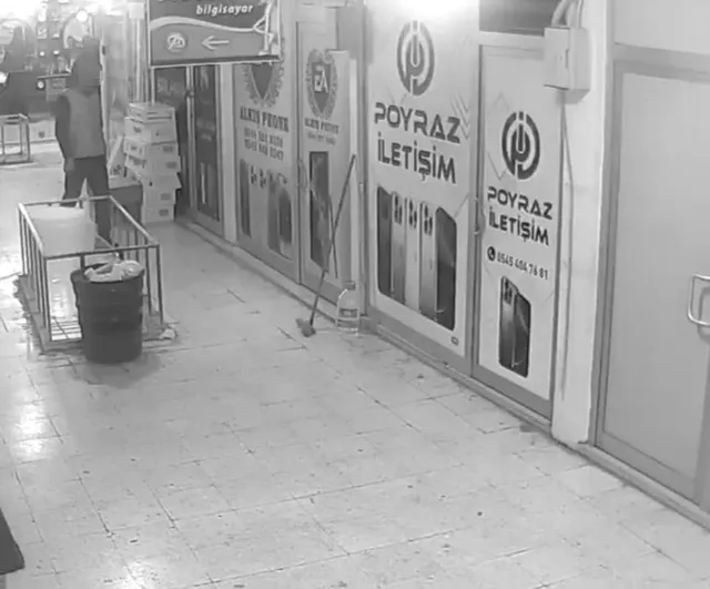 Nusaybin'de İş Yerinden Elektrikli Süpürge Hırsızlığı Güvenlik Kamerasında