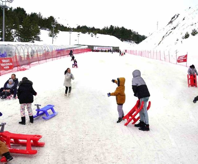 Palandöken'de geleneksel kızak pistine yoğun ilgi: Yarıyıl tatilinde 25 binden fazla ziyaretçi