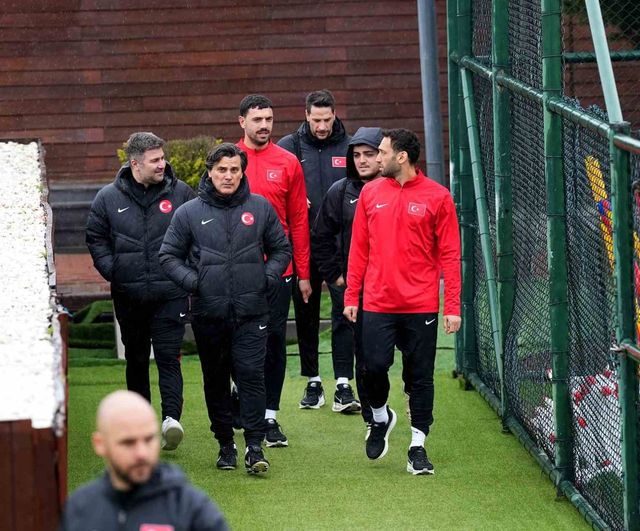 A Milli Takım, Kosova maçı öncesi yağmur altında çalıştı