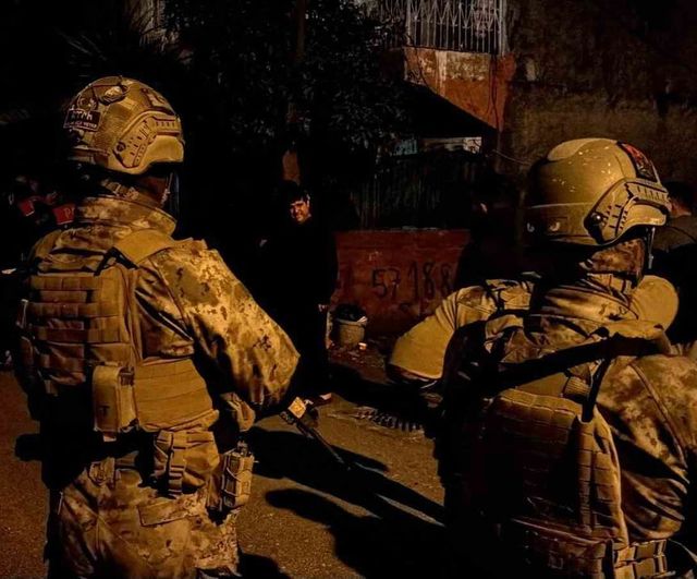 Adana'da 3 katlı müstakil binanın çatısında patlama: 2 kişi ağır yaralandı