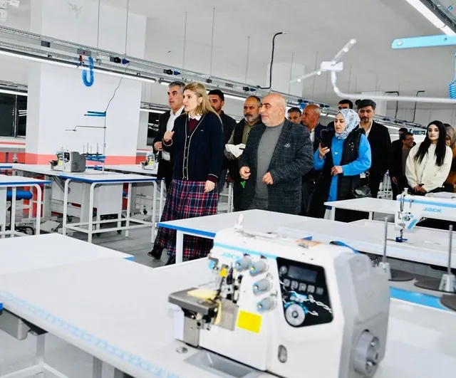 AK Parti Milletvekili İnanç Siraç Kara Ölmeztoprak Kale'de: Kurum Ziyaretleri ve Kayısı İncelemesi