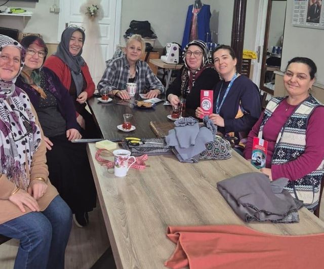 Akçakoca İlçe Sağlık Müdürlüğü Göktepe Köyü Dikiş Kursu’nda Tüberküloz ve Kanser Taramaları Eğitimi