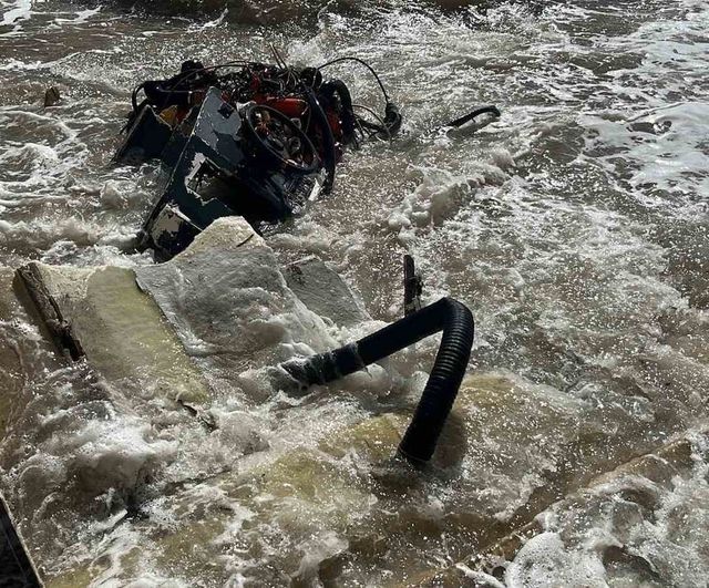 Alanya'da balıkçı teknesi fırtınada alabora oldu; iki kişi yüzerek kurtuldu