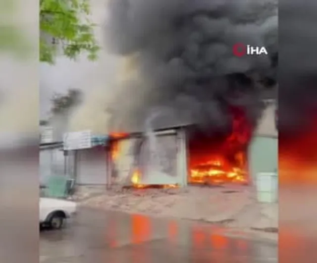 Antalya Kepez'de oto boyama atölyesindeki yangın iki iş yerini etkiledi