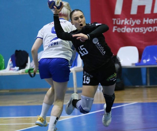 Armada Praxis Yalıkavak Spor, Ortahisar'ı 37-27 Yenerek Kritik Galibiyet Elde Etti