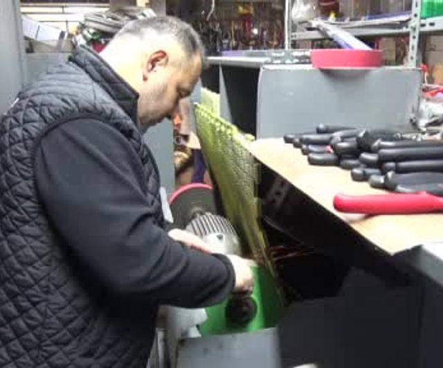 Aydın'da 'Bıçakçı Hakkı' fileto bıçaklarını balık fabrikalarına göre yeniden şekillendiriyor