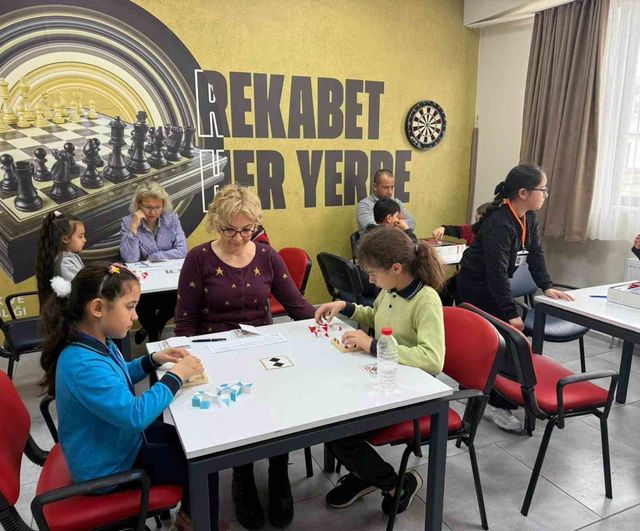 Balıkesir Burhaniye'de Türkiye Akıl ve Zeka Oyunları İlçe Turnuvaları başladı