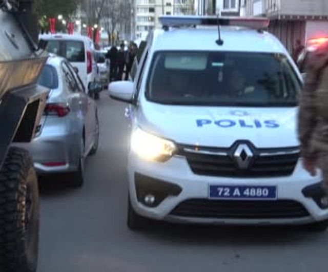 Batman'da iki kişinin ölümü: 17 yaşındaki şüpheli anne ve ağabeyini öldürdü