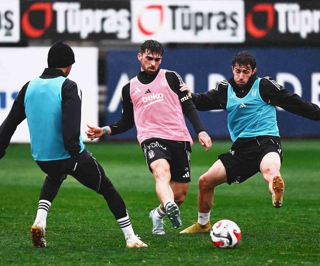 Beşiktaş, Fenerbahçe derbisi öncesi günü iki antrenmanla tamamladı