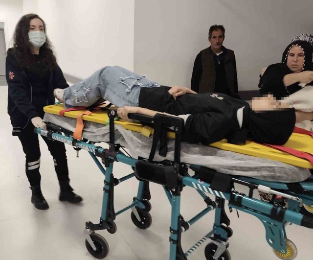 Çermik'te okul yolunda kayan mazgal nedeniyle öğrenci 1 buçuk metrelik çukura düştü