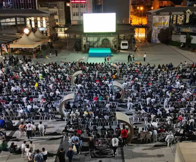 Çorum'da milli maç heyecanı: Türkiye–Kosova mücadelesi Kadeş Barış Meydanı'nda dev ekranda