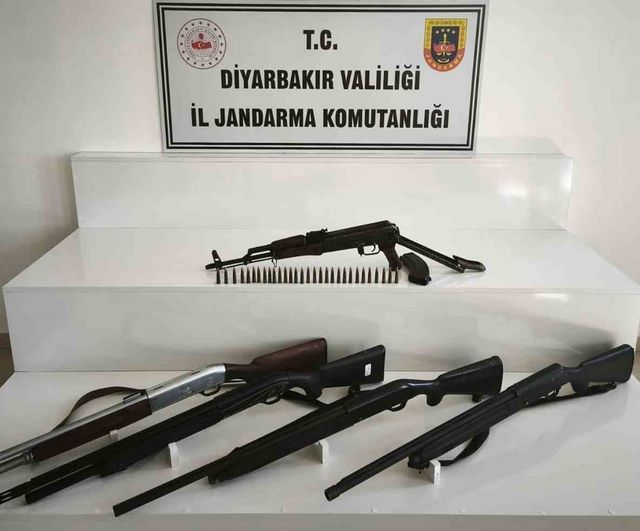 Diyarbakır’da silah kaçakçılığı operasyonunda silah ve mühimmat ele geçirildi
