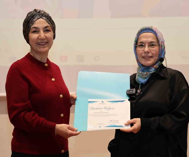 Düzce Üniversitesi'nde 'Bilge Kadın' Konferansı: Ayşe Duman, Beden Bilgeliği ve Toplumsal Cinsiyeti Ele Aldı