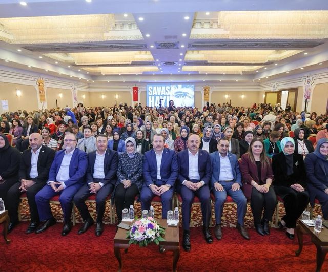 Eğitim-Bir-Sen'in 9. Kadın Buluşması: 1000 Sendikacı Kadın Kızılcahamam'da Bir Araya Geldi