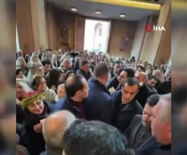 Ermenistan Başbakanı Paşinyan'a Erivan'da kilisede saldırı teşebbüsü