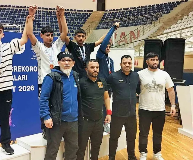 Erzincanlı güreşçiler Van'daki U15 Grekoromen Bölge Şampiyonası'ndan madalyalarla döndü
