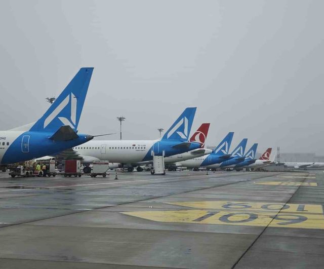 İGA: Olumsuz Hava Şartlarına Rağmen İstanbul Havalimanı'nda Operasyonlar Sürüyor
