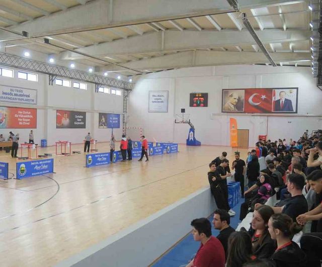 İnegöl'de 9. Okullar Arası Spor Festivali: Bilek Güreşinde 20 Okuldan 147 Sporcu Yarıştı