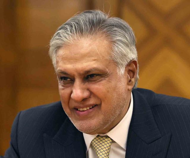 İran, Pakistan bandıralı 20 geminin Hürmüz Boğazı’ndan geçişine izin verdi