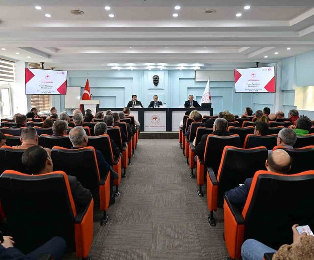 İzmir'de Hayvancılık Değerlendirme Toplantısı: Yeni Destekleme Modeli ve Üretim Potansiyeli Ele Alındı