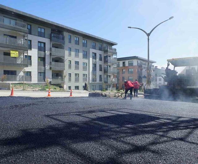 Kahramanmaraş'ta Kuddusi Baba Bulvarı'nda kapsamlı asfalt yenileme çalışması