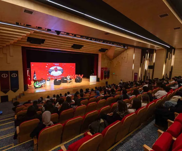 Kampüste Reklam Var’22: Anadolu Üniversitesi'nde öğrenciler sektör profesyonelleriyle buluştu