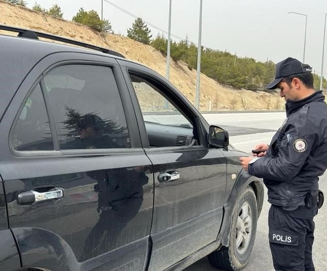 Karaman'da Uygulamalar: 11 Kişi Tutuklandı, Çok Sayıda Uyuşturucu ve Kesici Alet Ele Geçirildi