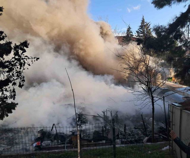 Kilis'te STK'ye Ait Prefabrik Yapıda Yangın Kontrol Altına Alındı