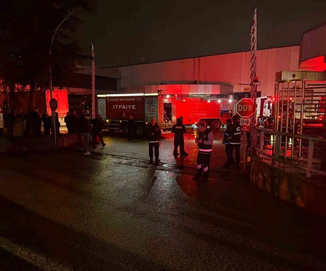 Kocaeli Başiskele'de Raf İmalatı Fabrikasında Yangın: Büyük Hasar Oluştu