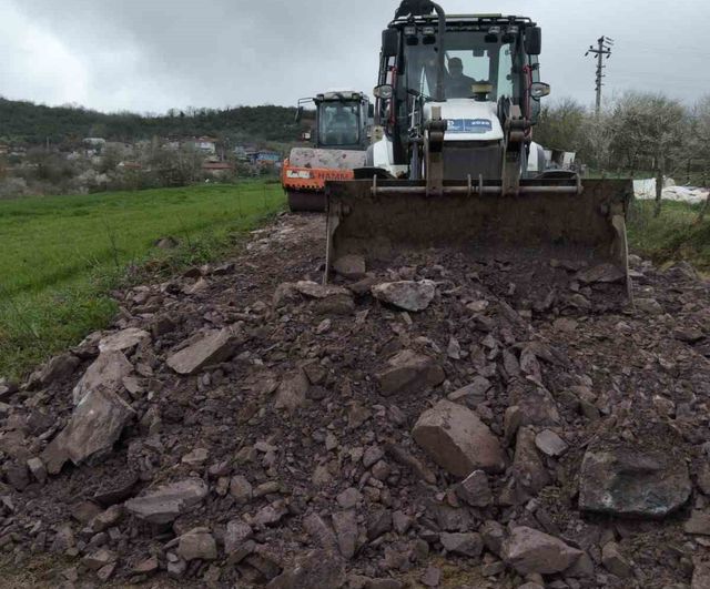 Kocaeli Büyükşehir, Körfez Kutluca Kıyırlı’daki Bozulan Stabilize Yolu Hızlıca Düzenledi