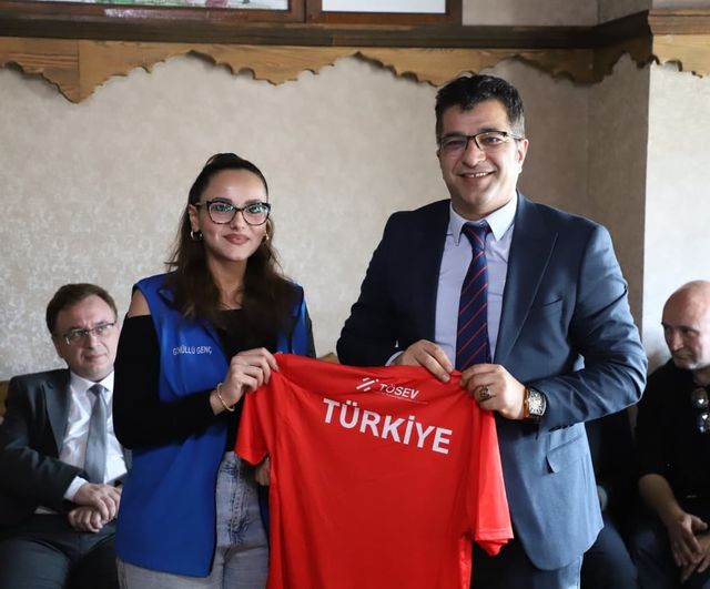 Kütahya'da U23 İşitme Engelliler Milli Takımı Gençlerle Buluştu: Motivasyon ve Başarı Hikâyeleri Paylaşıldı