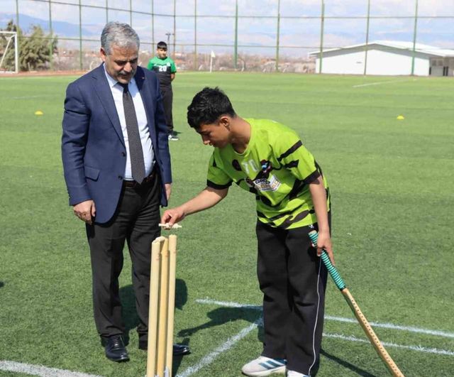Malatya'da Okul Sporları Yıldızlar Kriket Grup Müsabakaları başladı