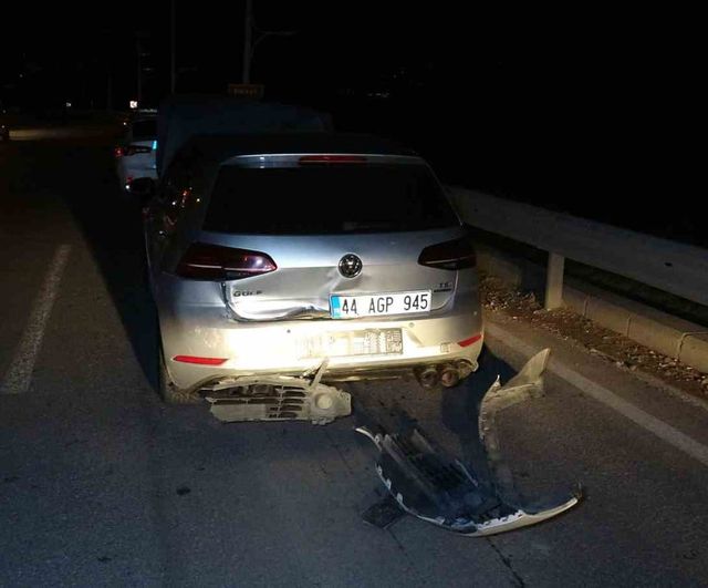 Malatya - Elazığ Karayolu'nda üç aracın karıştığı kazada 2 kişi yaralandı
