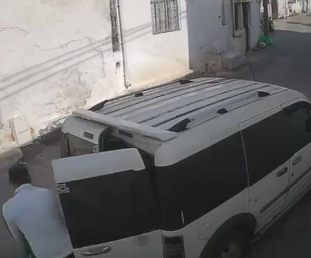 Menteşe'de kendilerini alıcı gösteren kişiler 295 kilo zeytinyağı çaldı