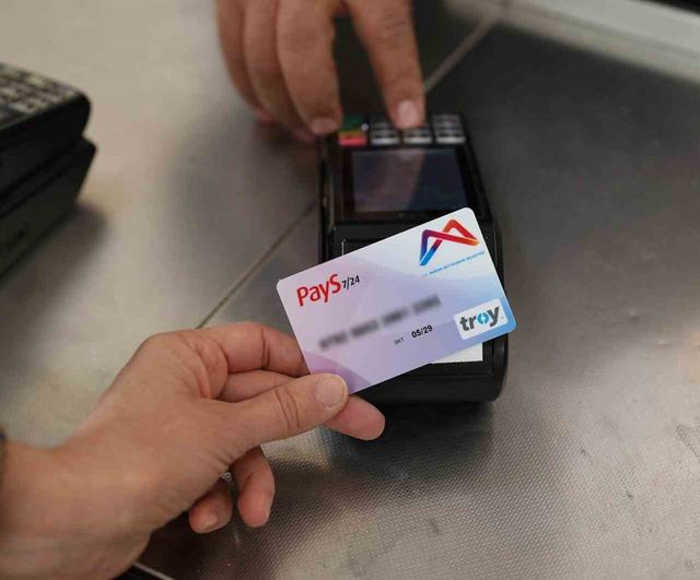 Mersin Büyükşehir Belediyesi Halk Kart ve öğrenim yardımlarını hesaplara yatırdı