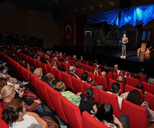 Mersin Şehir Tiyatrosu, 27 Mart Dünya Tiyatro Günü'nü '5 Gün 5 Oyun' seçkisiyle sahnede kutladı