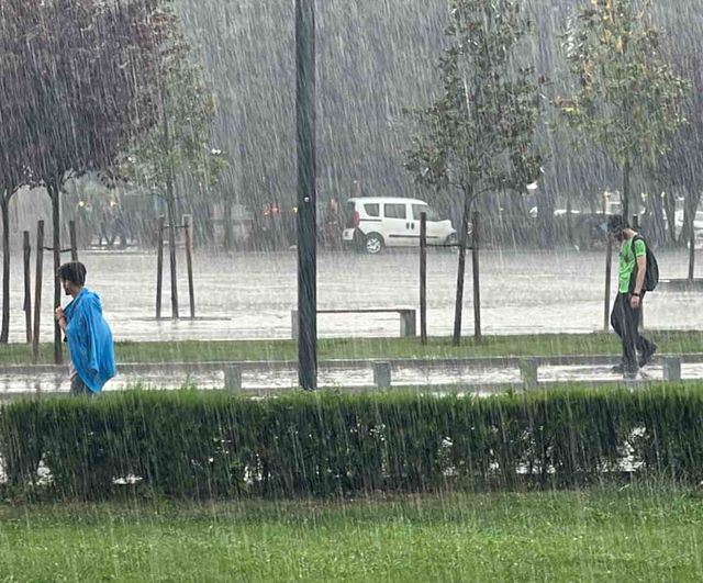 Meteorolojiden Düzce, Zonguldak, Bartın, Bolu ve Karabük için 29 Mart'ta kuvvetli yağış uyarısı