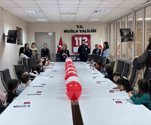 Muğla'da 3 Yaş Grubu Minikler 112'nin Hayati Rolünü Yerinde Öğrendi