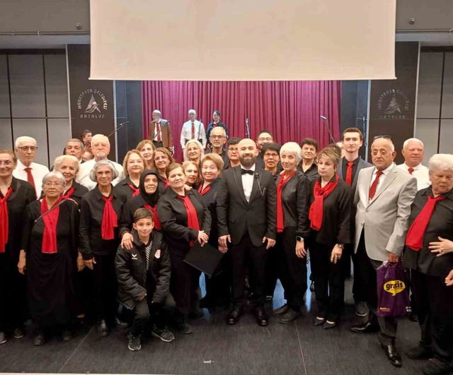 Muratpaşa Yaşlı Evleri 'Anadolu’dan Toroslara' Türk Halk Müziği Konserinde Sahne Aldı