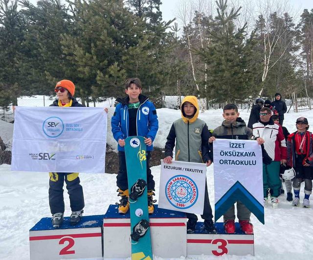 Okul Sporları Snowboard Türkiye Birinciliği'nde Kayserili Sporcular 28 Madalyayla Öne Çıktı