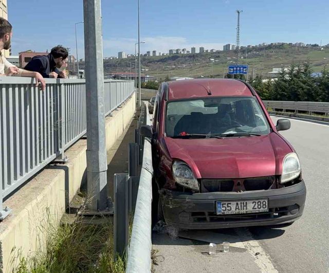 Samsun'da direksiyon arızası yaşayan araç tamire götürülürken bariyere çarptı: 1 yaralı