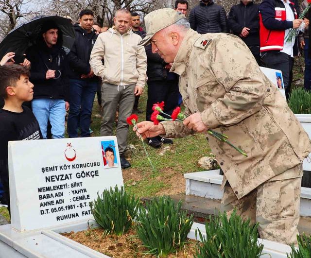 Siirt'te 30 Mart 2018'de şehit düşen 7 güvenlik görevlisi dualarla anıldı