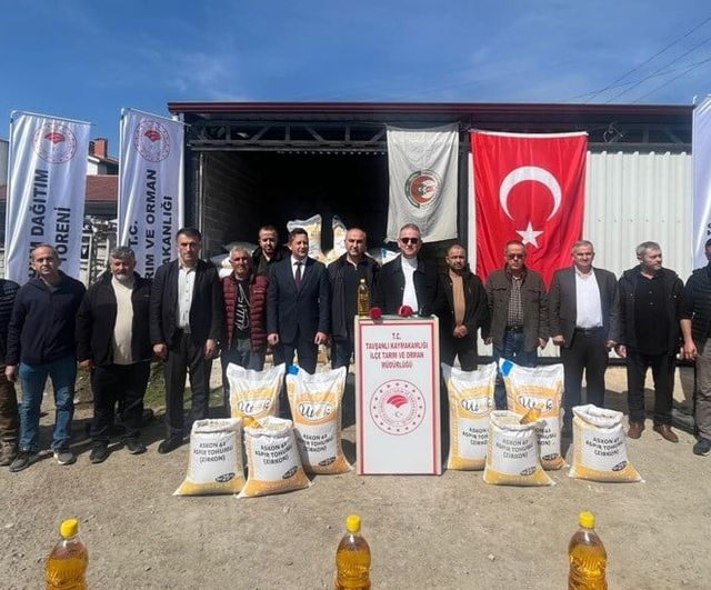 Tavşanlı'da 114 çiftçiye yüzde 75 hibeli aspir tohumu dağıtıldı