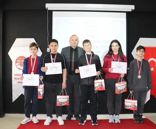Tavşanlı'da Akıl ve Zeka Oyunları: Kuruçay Ortaokulu iki birincilik, bir ikincilik kazandı