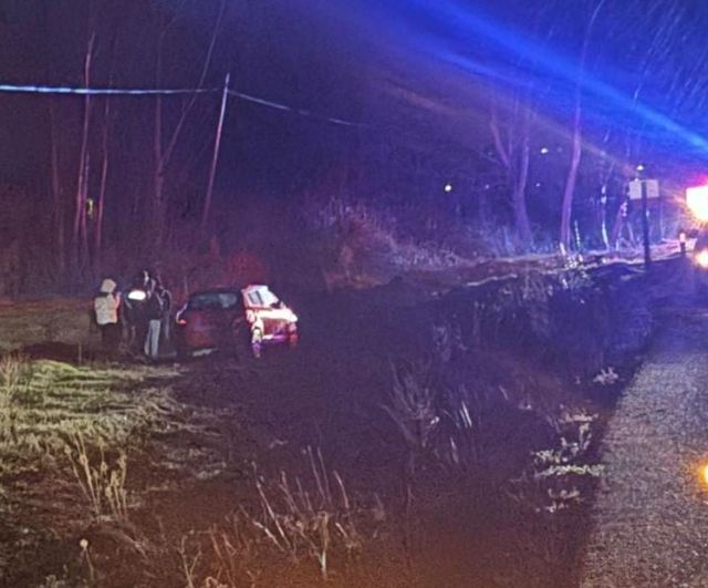 Tavşanlı'da yağmurda kayan otomobil takla attı: Sürücü hafif yaralı