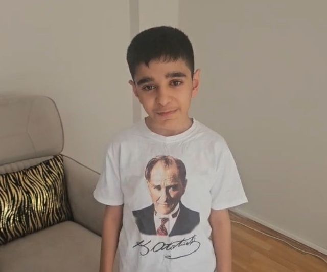 Tunceli'de 12 yaşındaki otizmli Ali İsmail, İstiklal Marşı’nın 10 kıtasını ezbere okudu